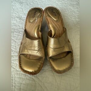Born Gold Women's Slide Sandals size 9 excellent used condition